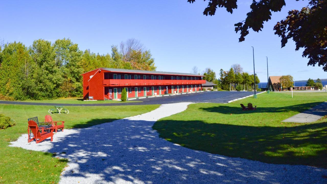 Cedar Hill Lodge Saint Ignace Exterior foto