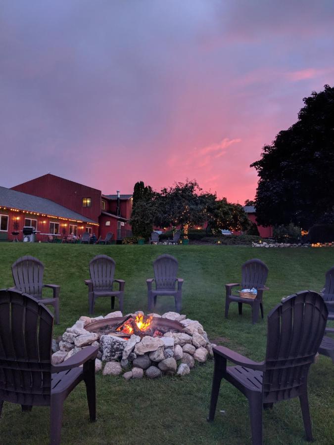 Cedar Hill Lodge Saint Ignace Exterior foto
