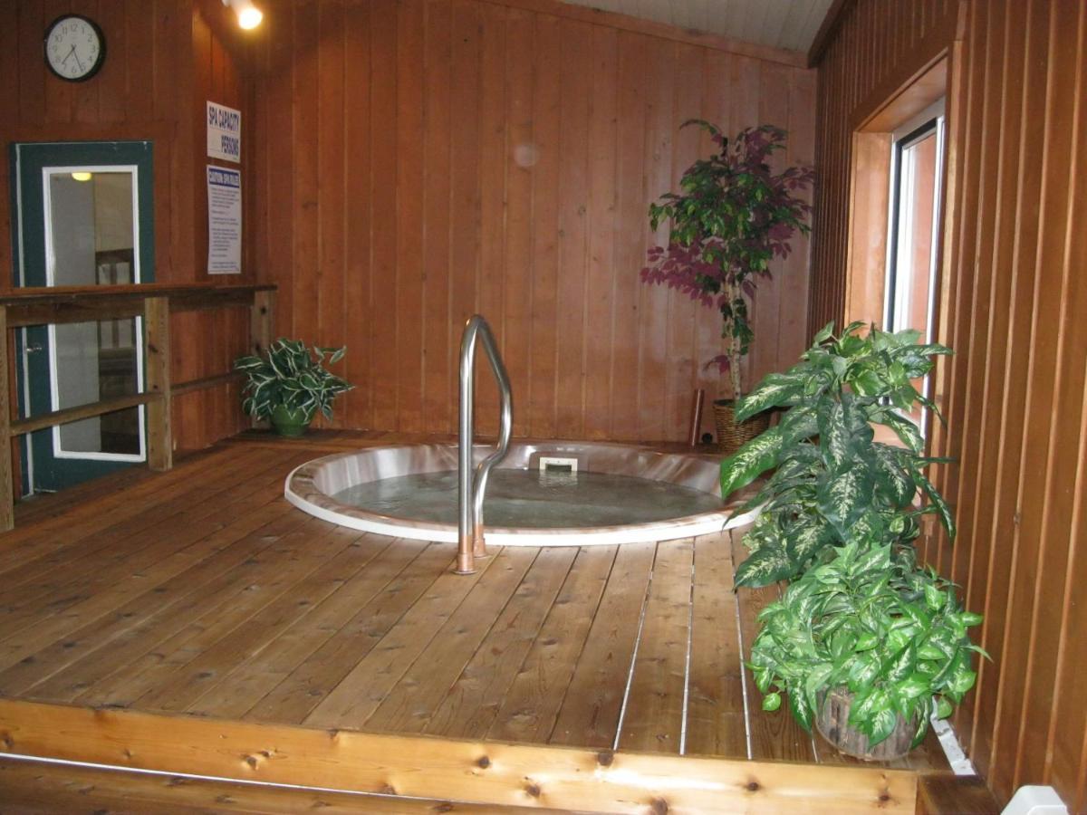 Cedar Hill Lodge Saint Ignace Exterior foto
